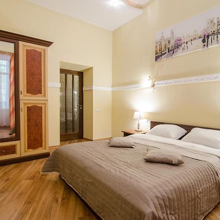 Apartment At Malaya Zhytomyrska 5 Kiev Luaran gambar
