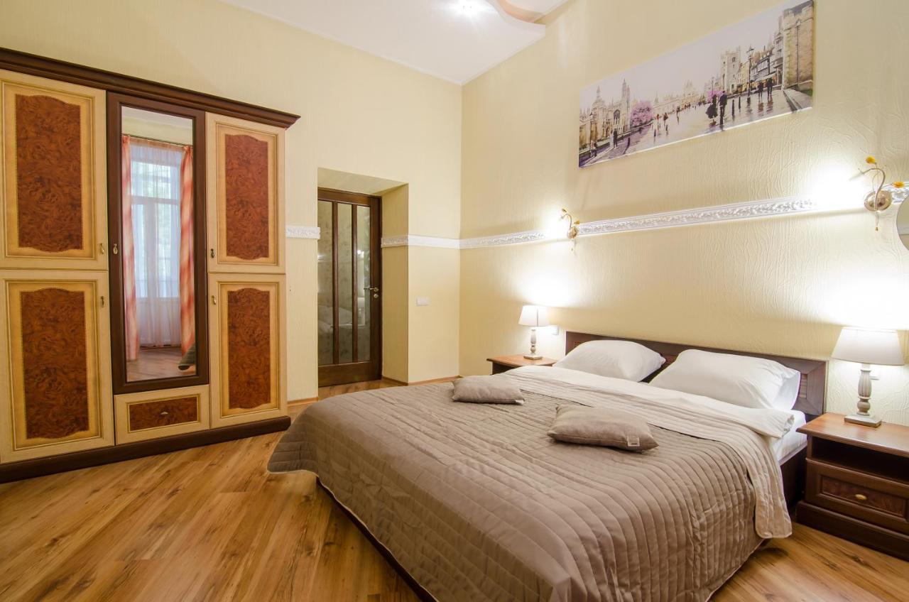 Apartment At Malaya Zhytomyrska 5 Kiev Luaran gambar