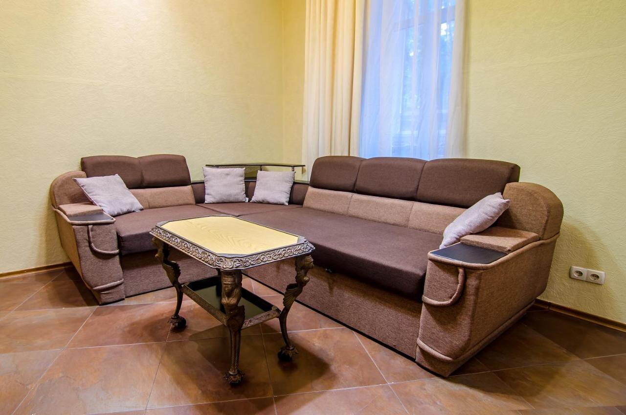 Apartment At Malaya Zhytomyrska 5 Kiev Luaran gambar