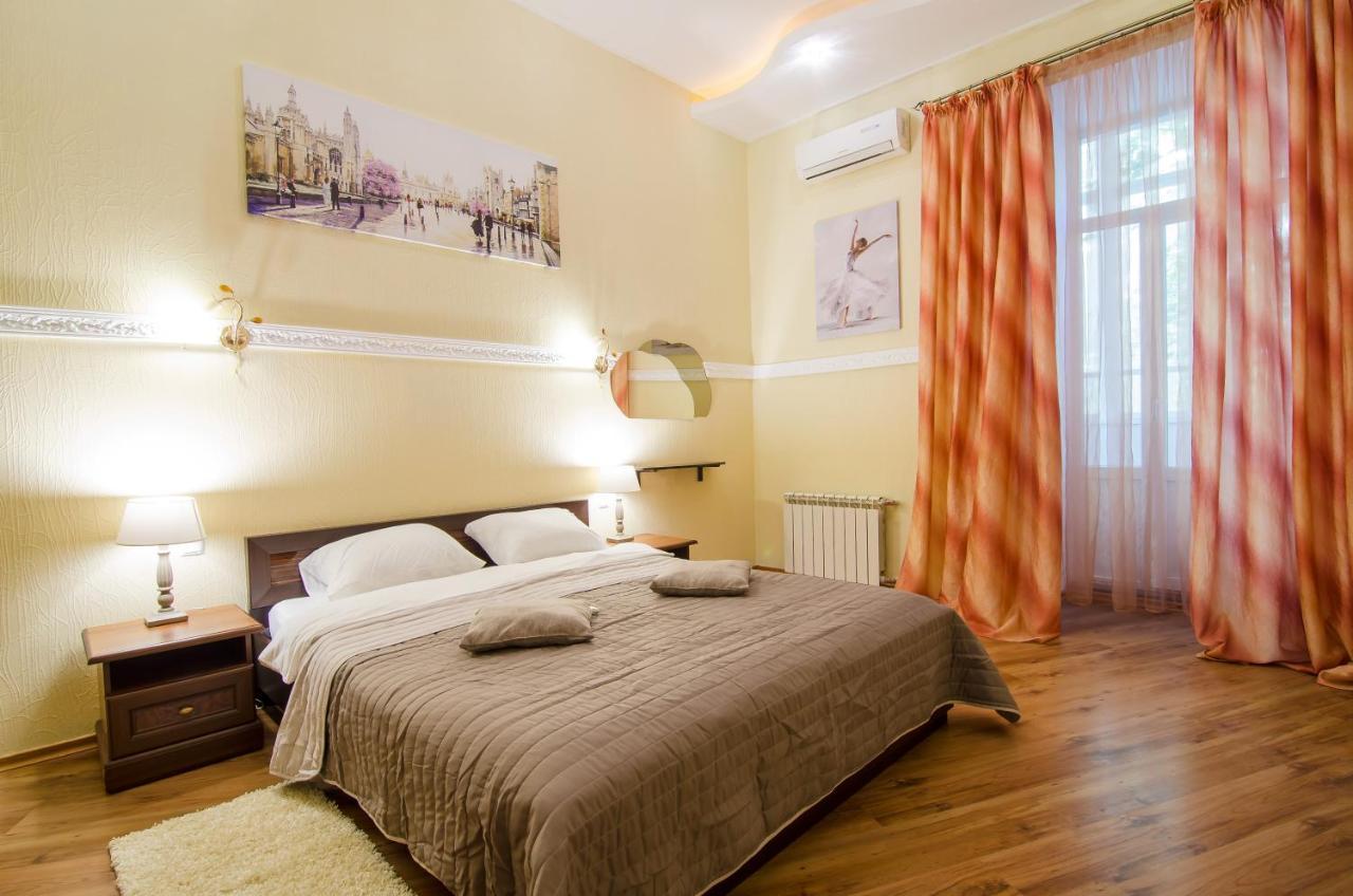 Apartment At Malaya Zhytomyrska 5 Kiev Luaran gambar