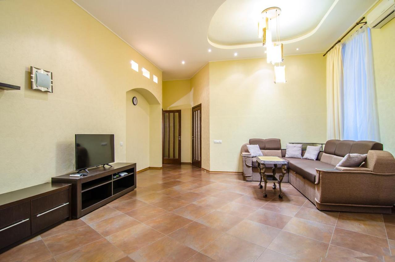 Apartment At Malaya Zhytomyrska 5 Kiev Luaran gambar