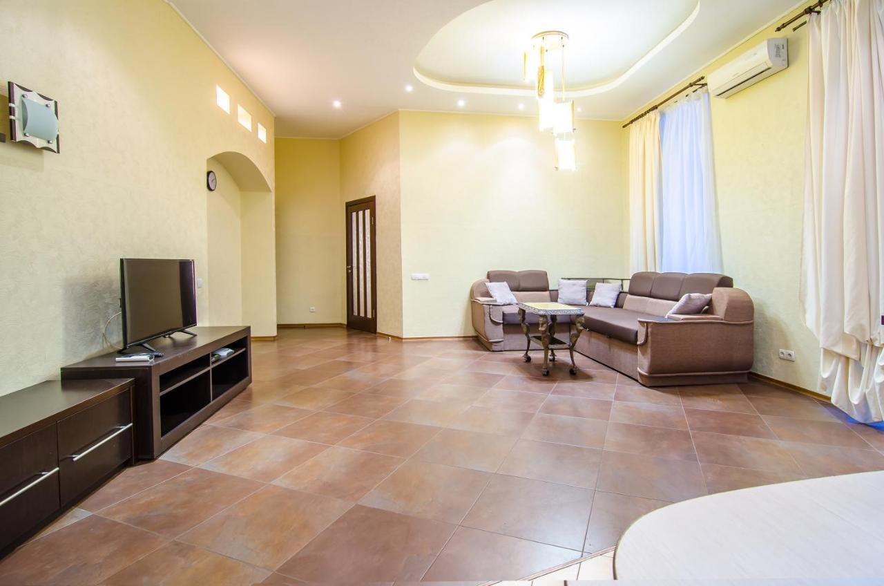 Apartment At Malaya Zhytomyrska 5 Kiev Luaran gambar