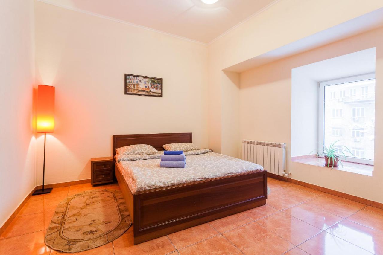 Apartment At Malaya Zhytomyrska 5 Kiev Luaran gambar